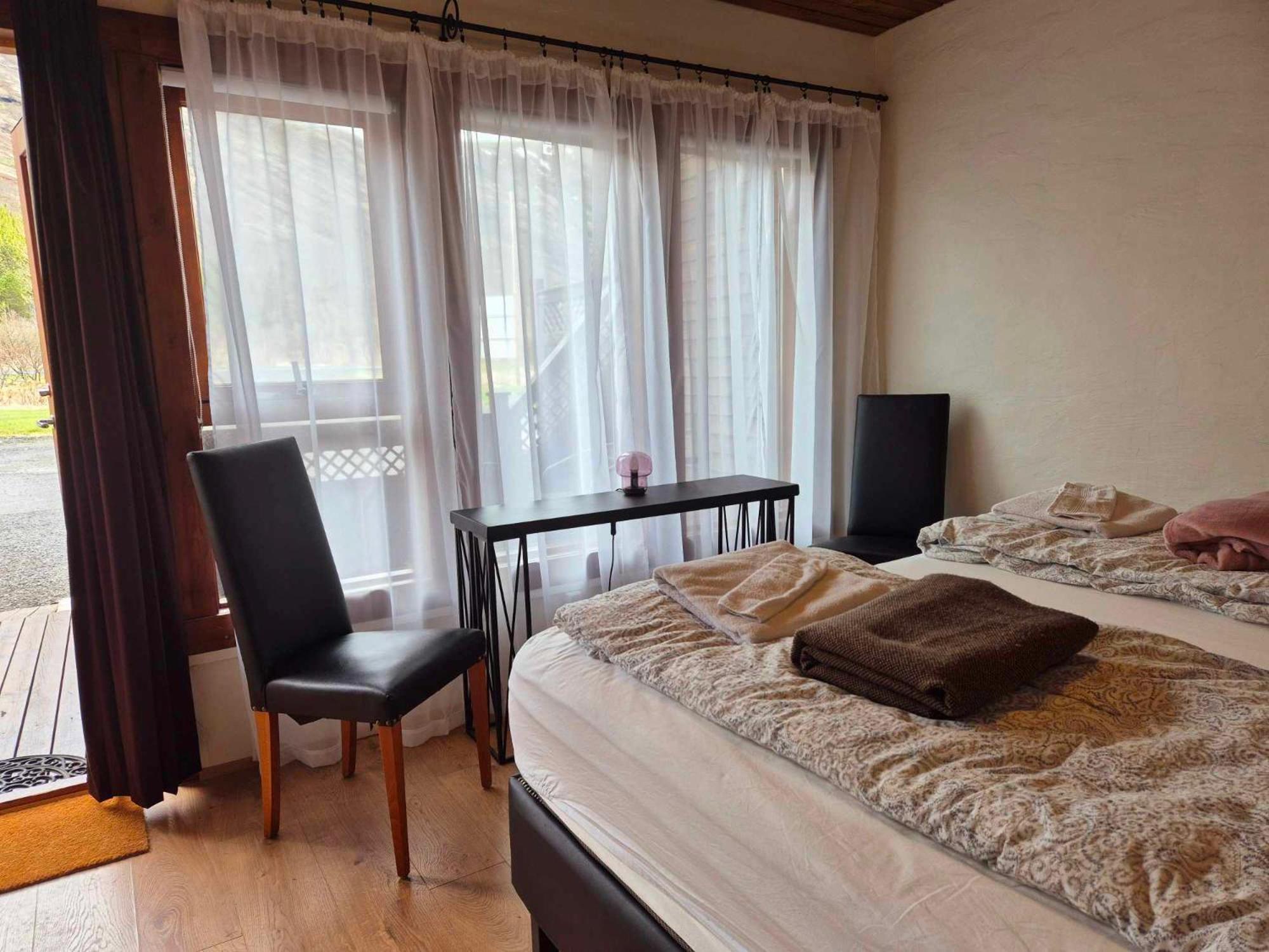 Beautiful Guestroom To Rent With A Mountain View Лаугарватн Екстериор снимка